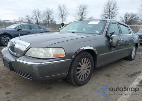 2004 Lincoln Town Car Ultimate z USA, uszkodzony, nr VIN 1LNHM83W64Y614687